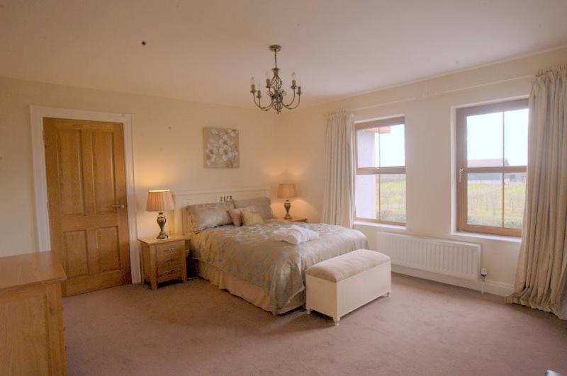 Knockalla Luxury Property With Hot Tub Suitable For Families Portadown Exterior foto